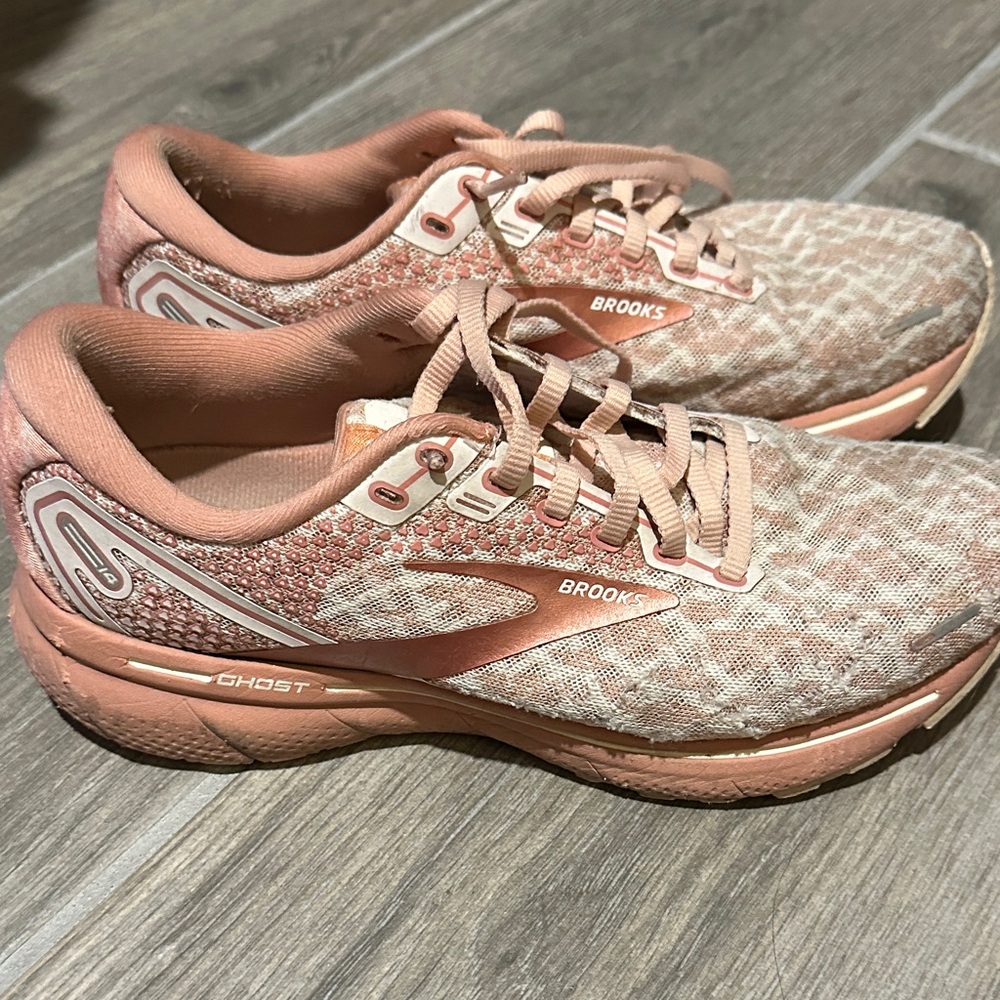 Brooks Women's Athletic Shoes in Soft Pink